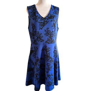 Vince Camuto Women's blue floral sleeveless fit and flare dress sz M